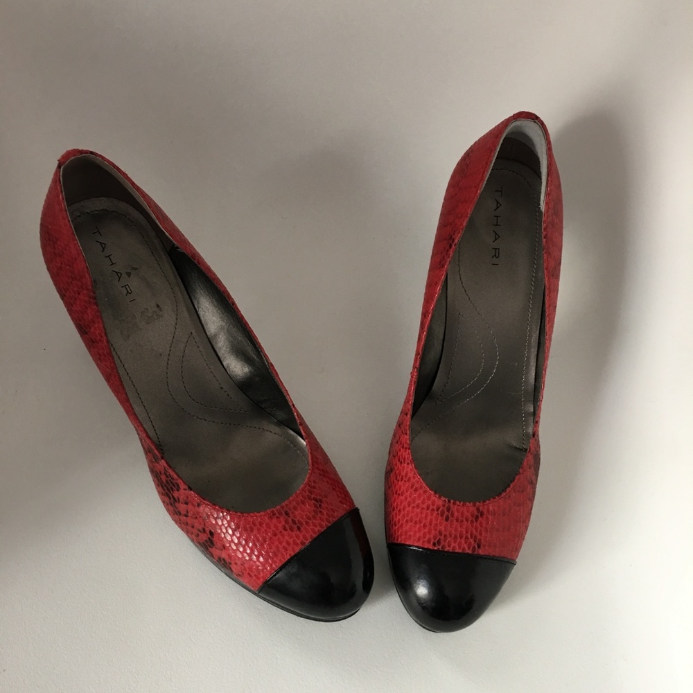 TAHARI Heels ♥️️ - Picture 3 of 8